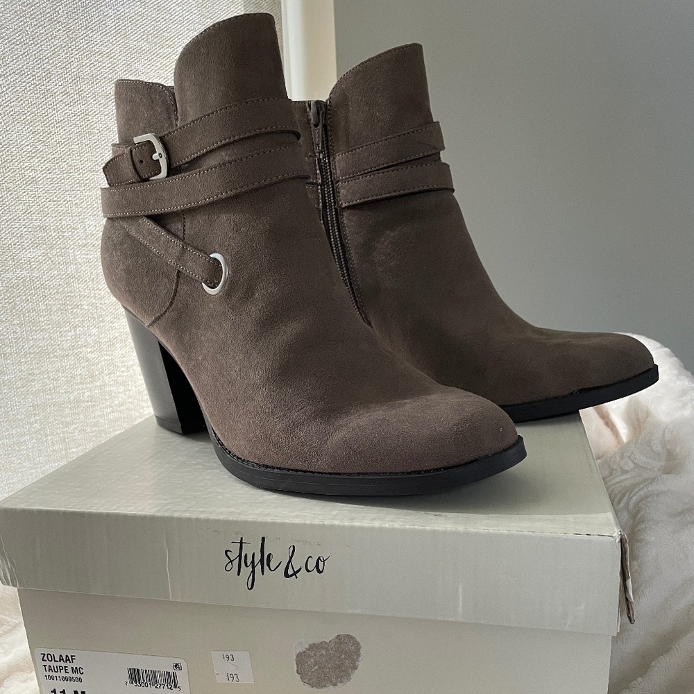 Style & Co Woman's Zolaa faux suede ankle boots sz 11, taupe